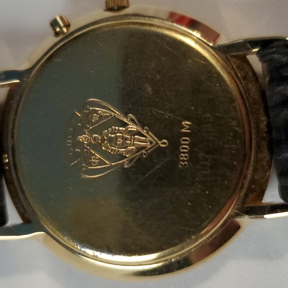Gucci watch new with box. S/n: 3800M Vintage from the 1990's. Rare find. - Picture 3 of 4